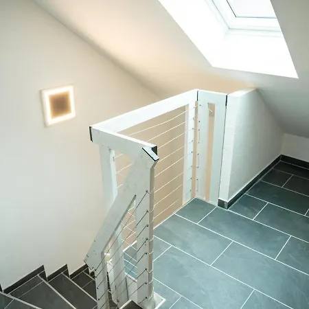 Schoene Dachgeschosswohnung Apartament