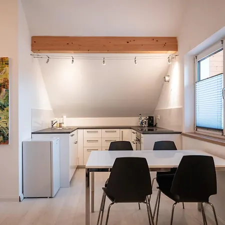 Schoene Dachgeschosswohnung Apartament